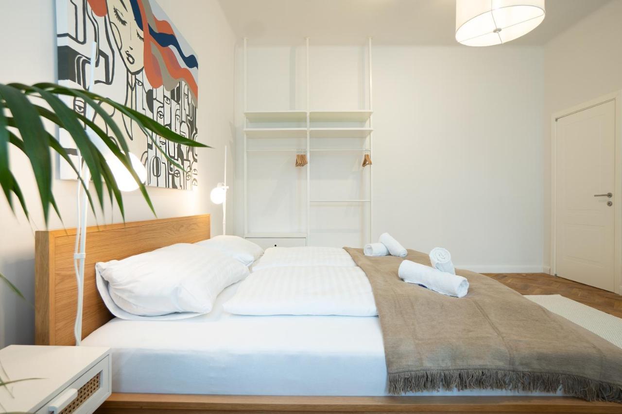 Chic 94M2 Apartment With A King-Size Bed เวียนนา ภายนอก รูปภาพ