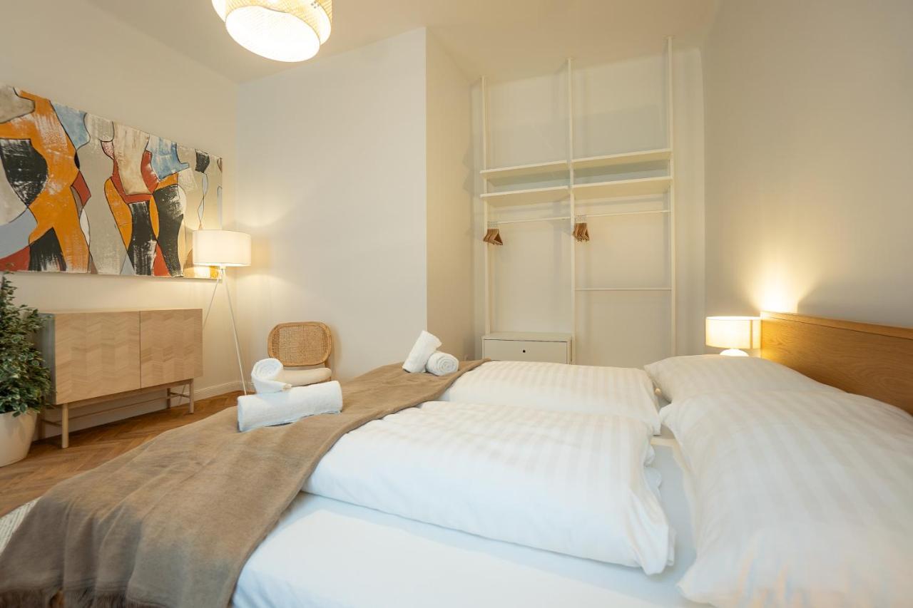 Chic 94M2 Apartment With A King-Size Bed เวียนนา ภายนอก รูปภาพ