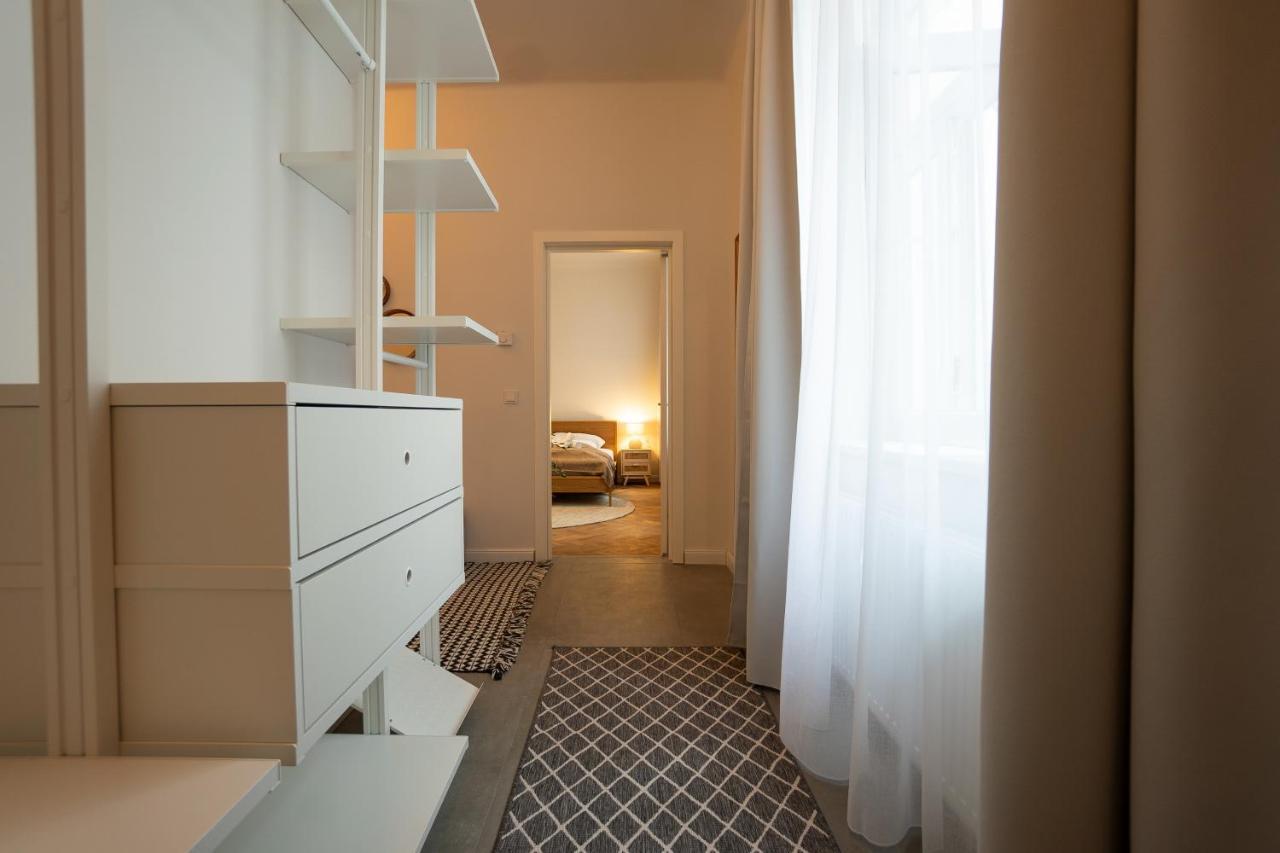 Chic 94M2 Apartment With A King-Size Bed เวียนนา ภายนอก รูปภาพ