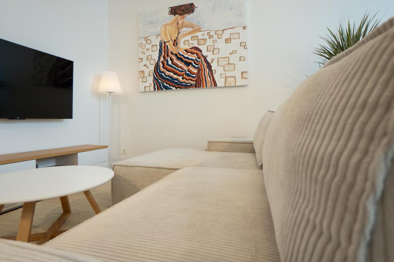 Chic 94M2 Apartment With A King-Size Bed เวียนนา ภายนอก รูปภาพ