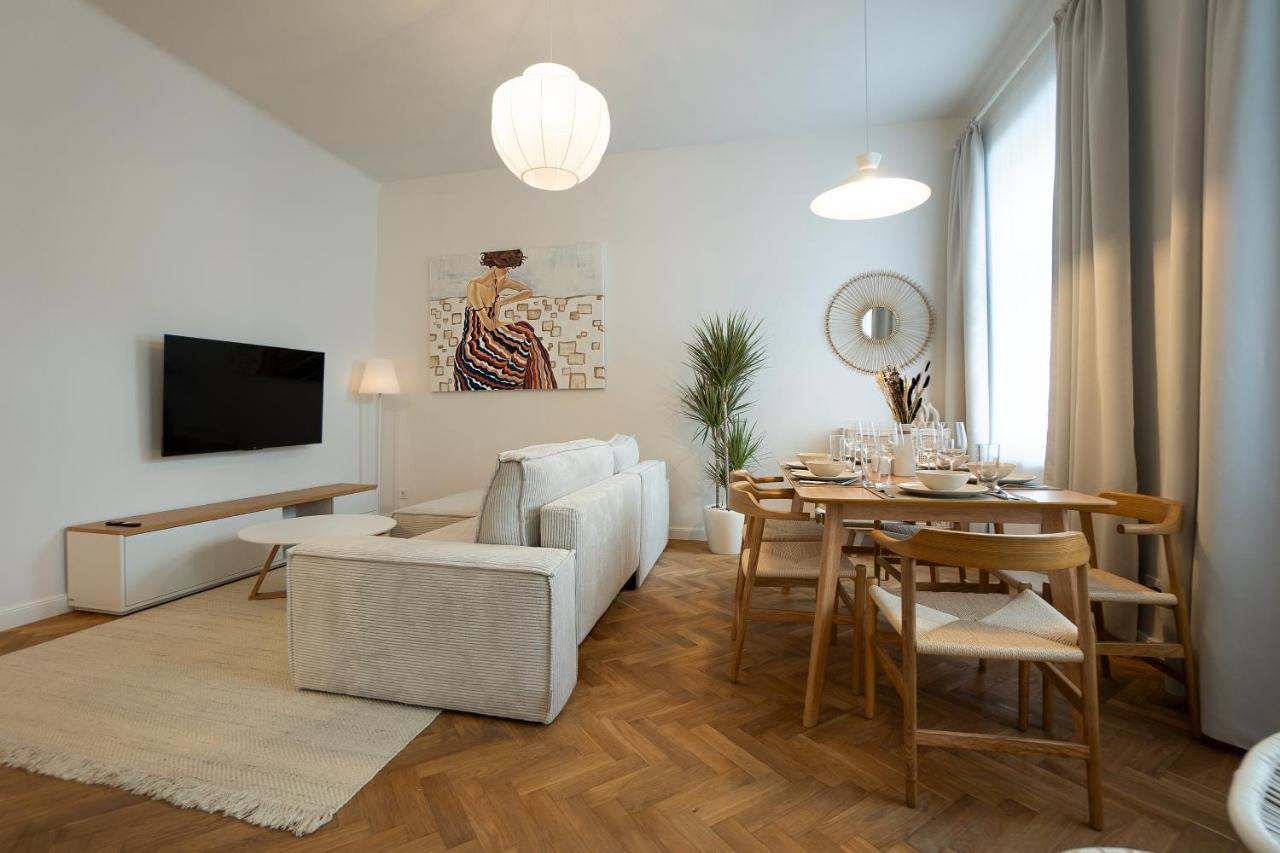 Chic 94M2 Apartment With A King-Size Bed เวียนนา ภายนอก รูปภาพ